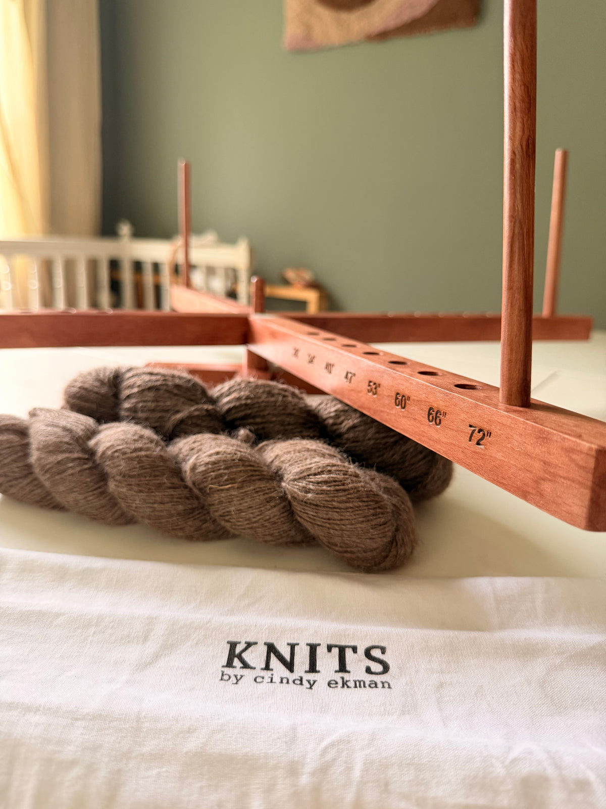 Tabletop yarn swift