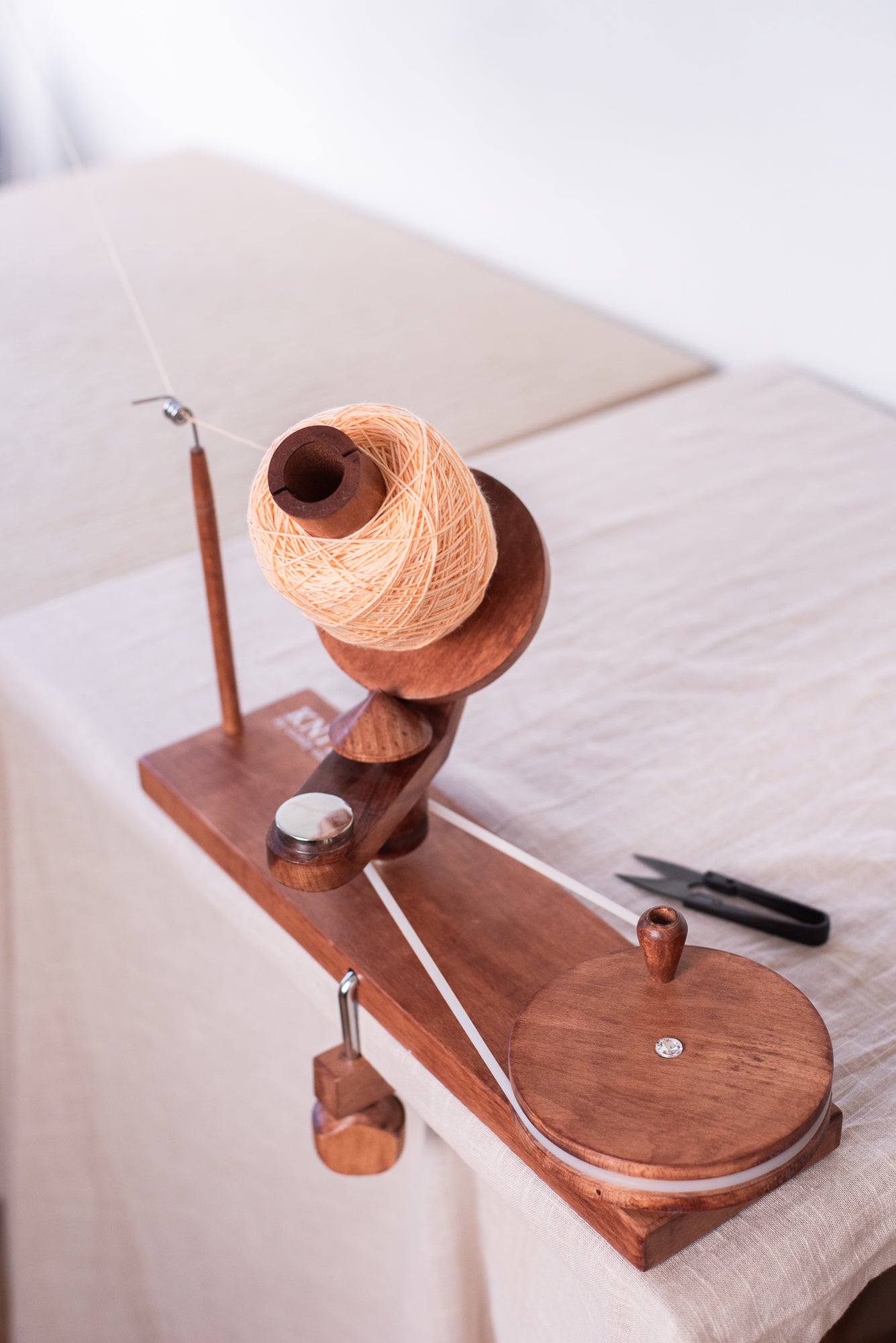 Yarn ball winder