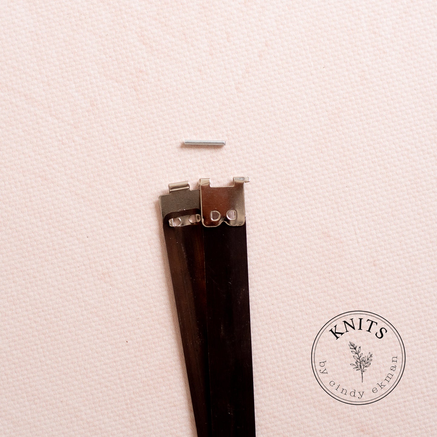 Internal flex frame clips