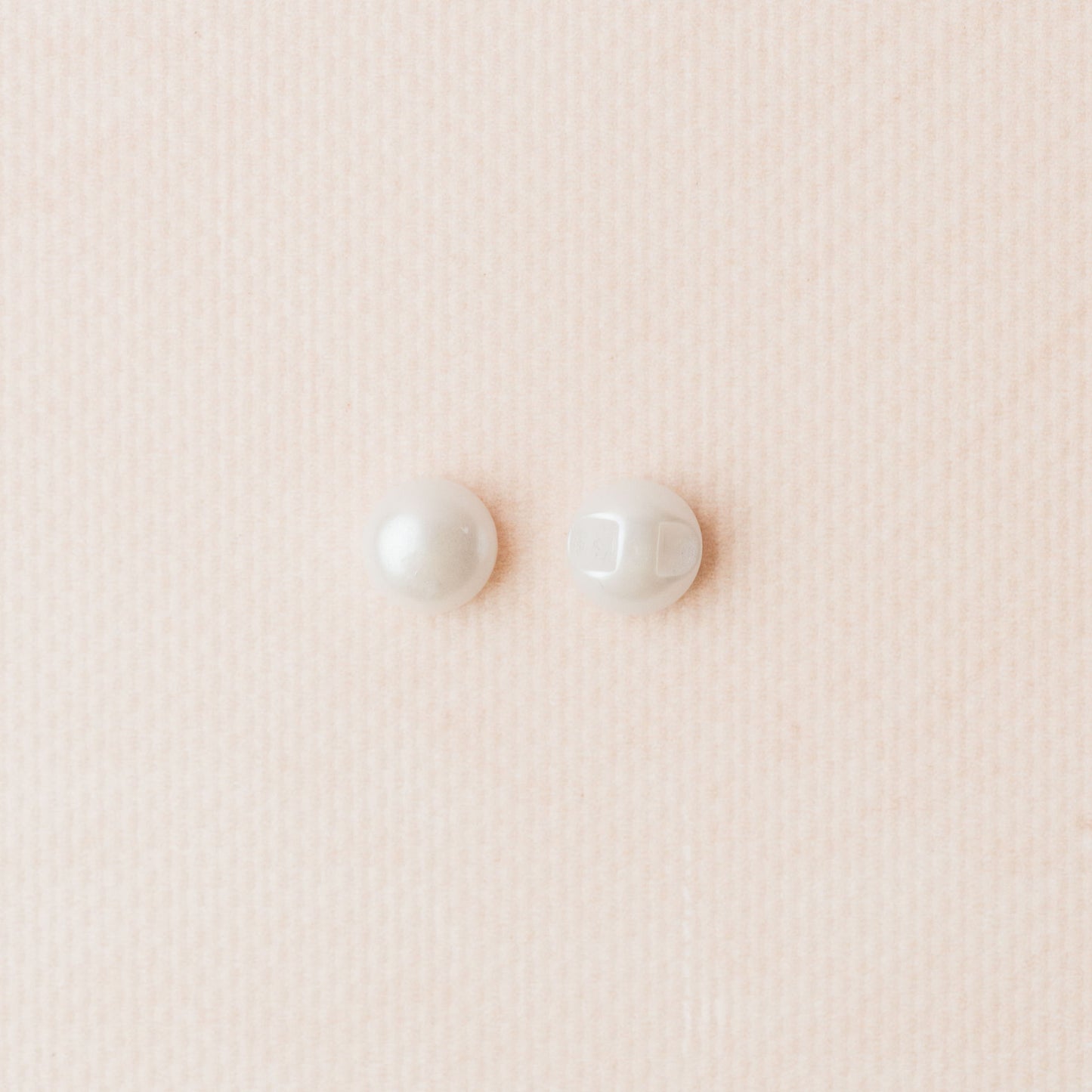 Pearl/shell buttons