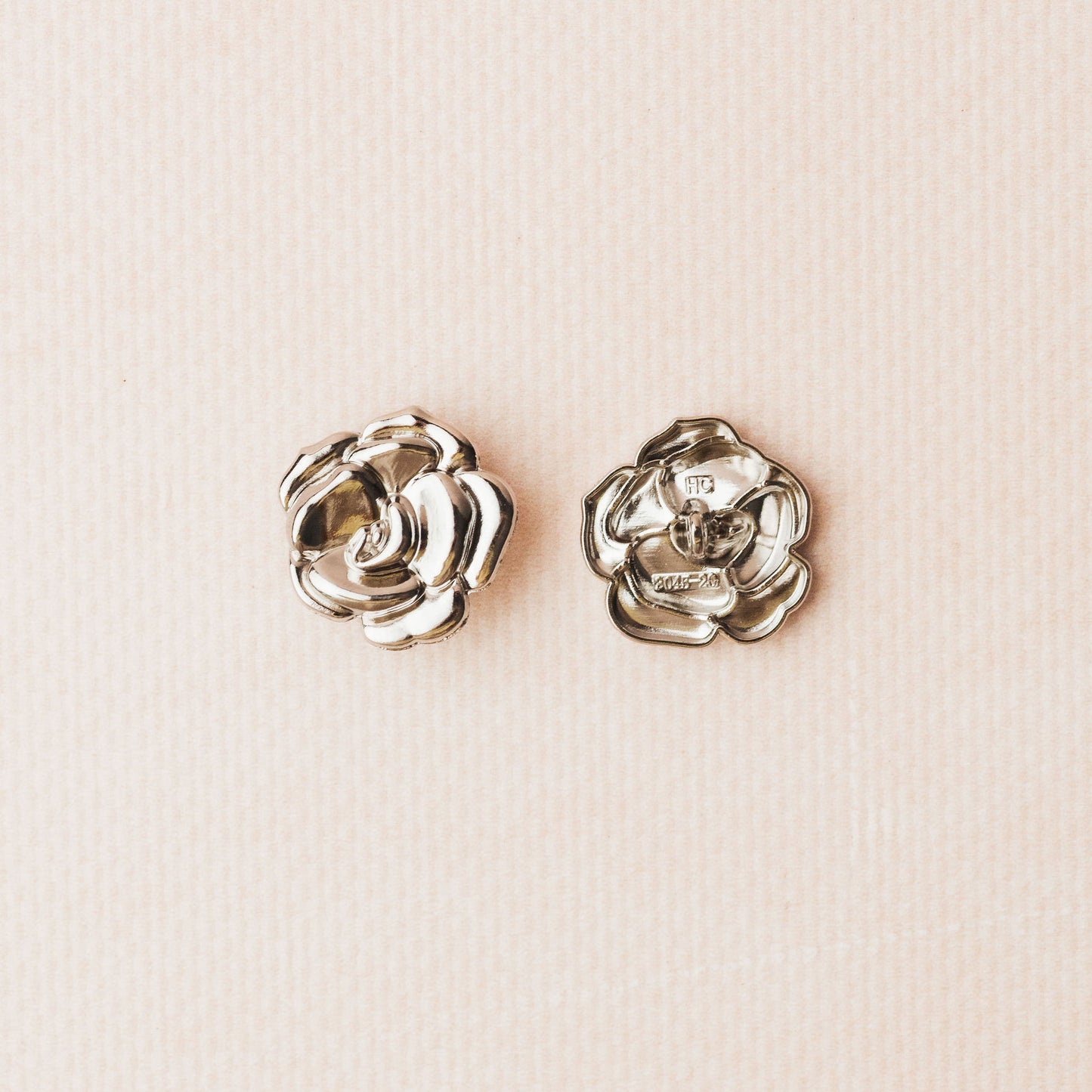 Metal buttons