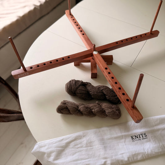 Tabletop yarn swift