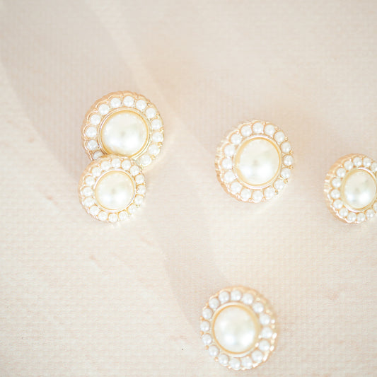 Pearl flower button