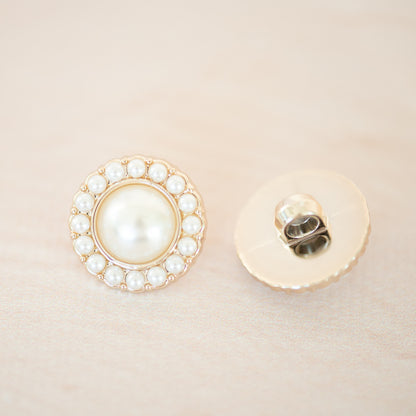 Pearl flower button