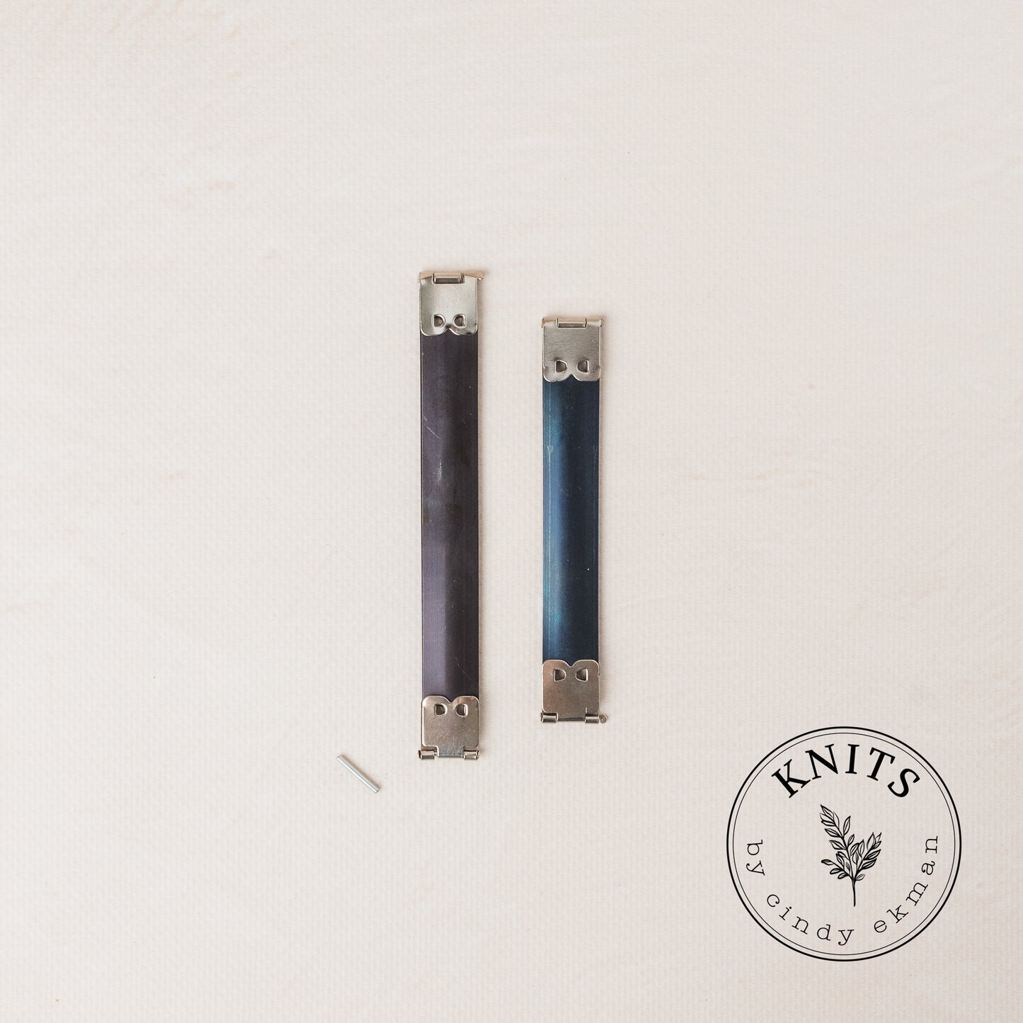 Internal flex frame clips