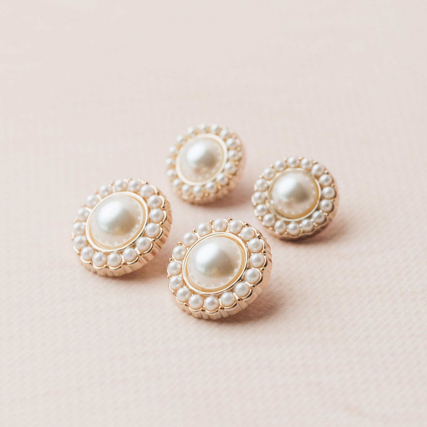 Pearl/shell buttons