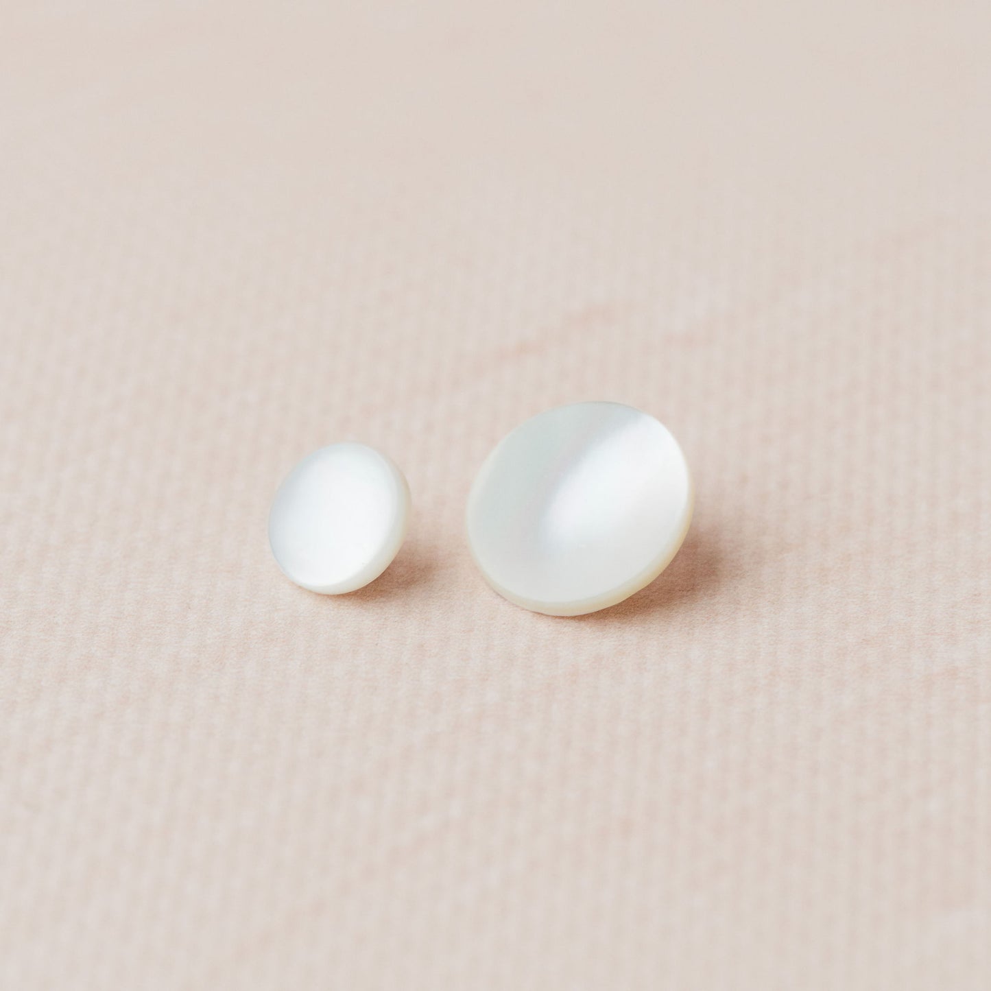 Pearl/shell buttons