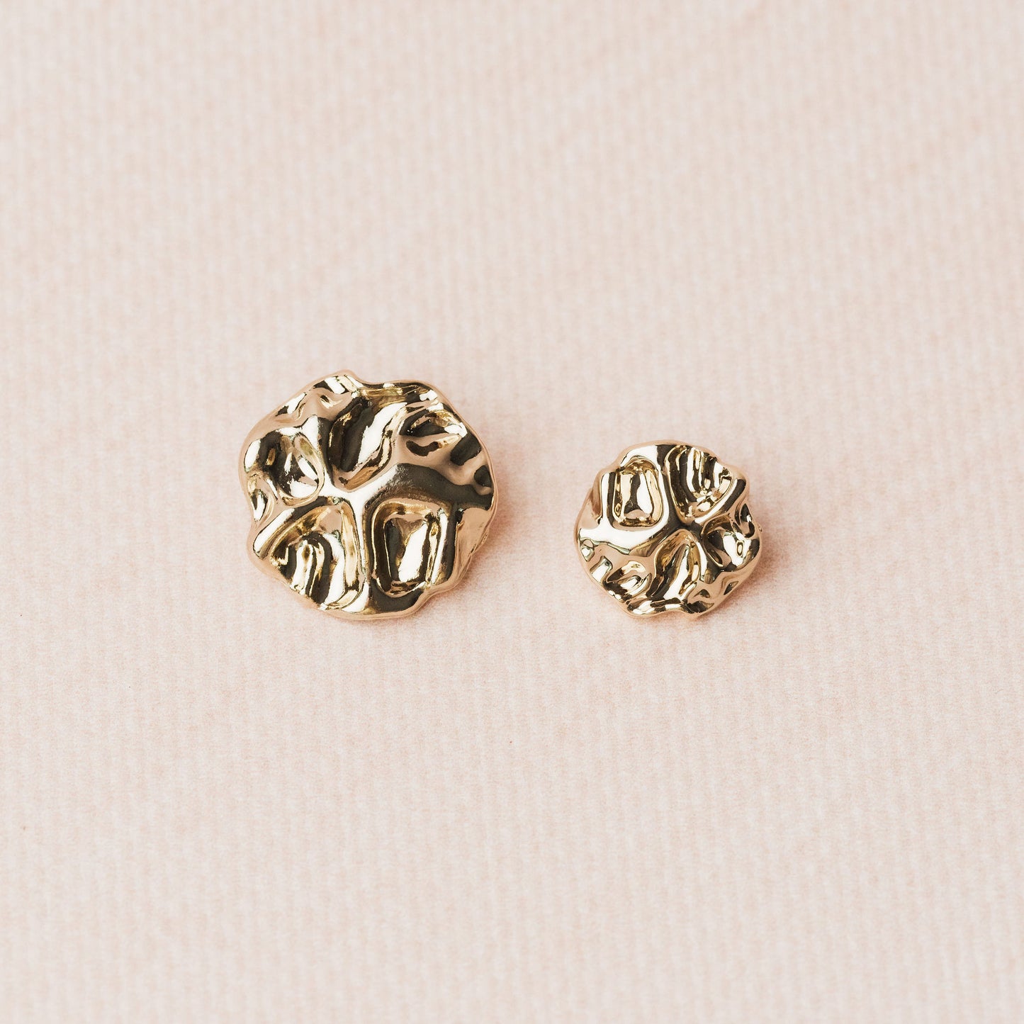 Metal buttons