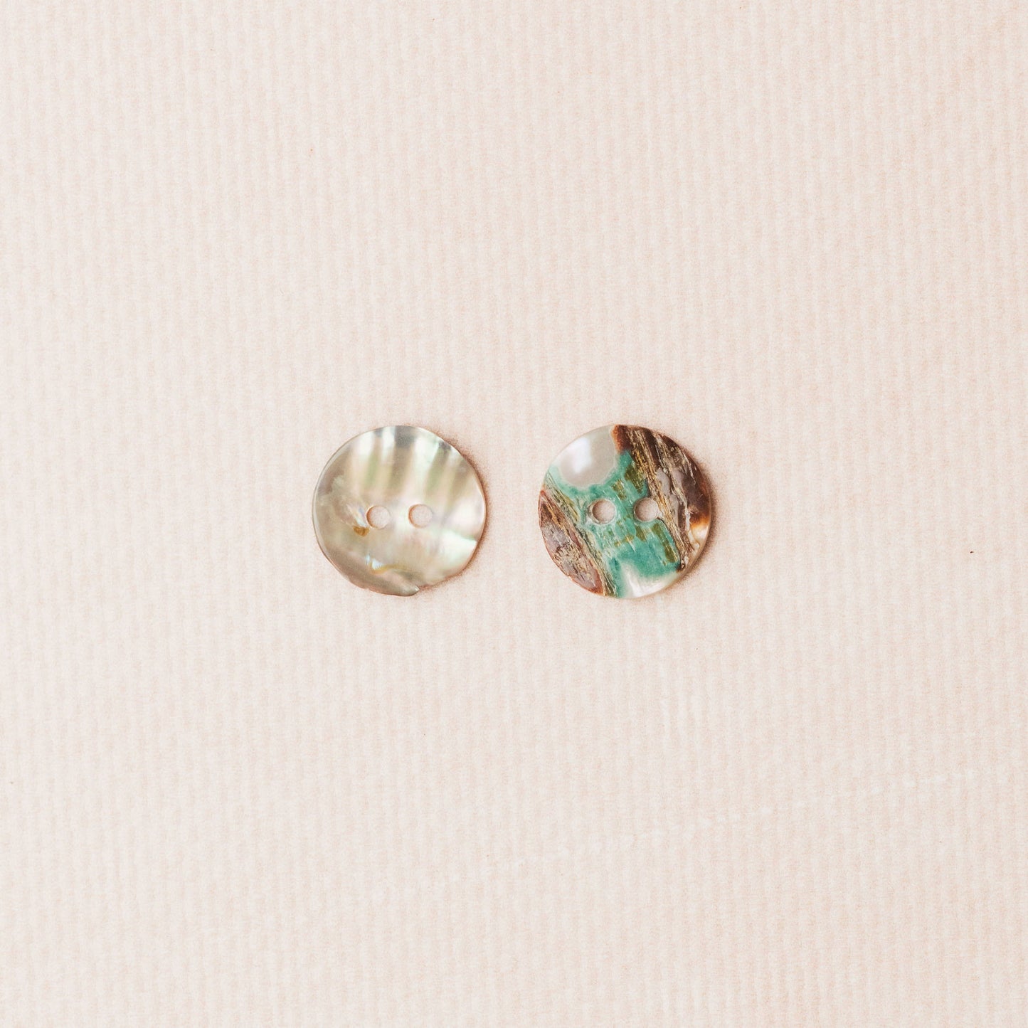 Pearl/shell buttons