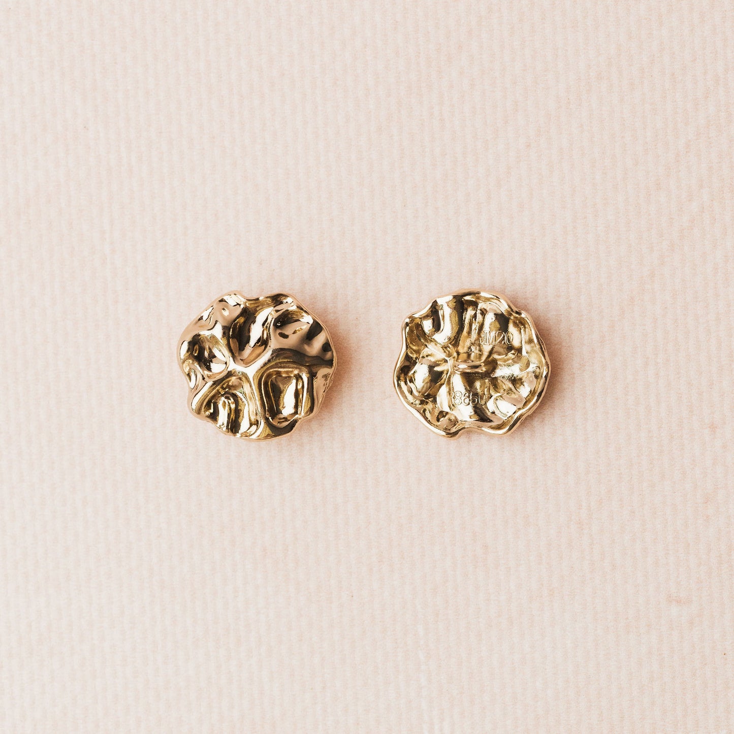 Metal buttons