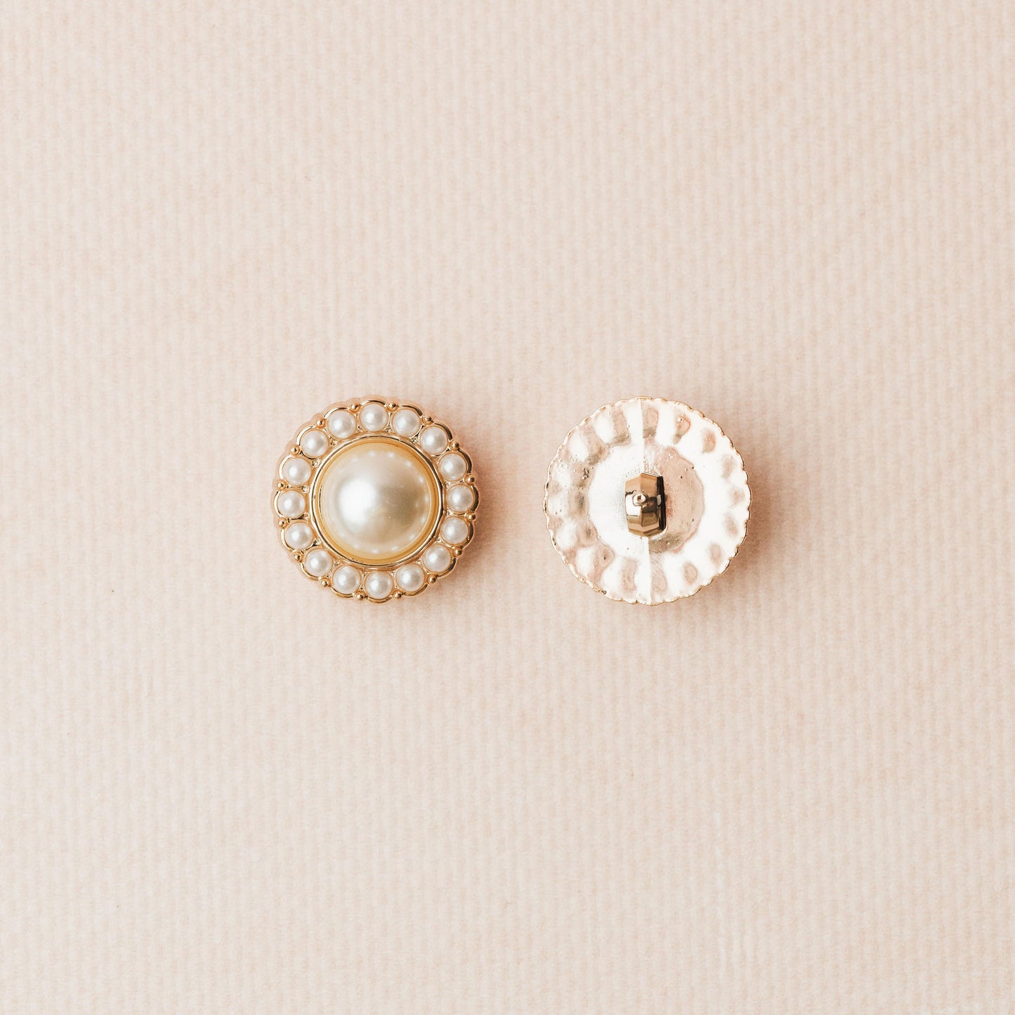 Pearl/shell buttons