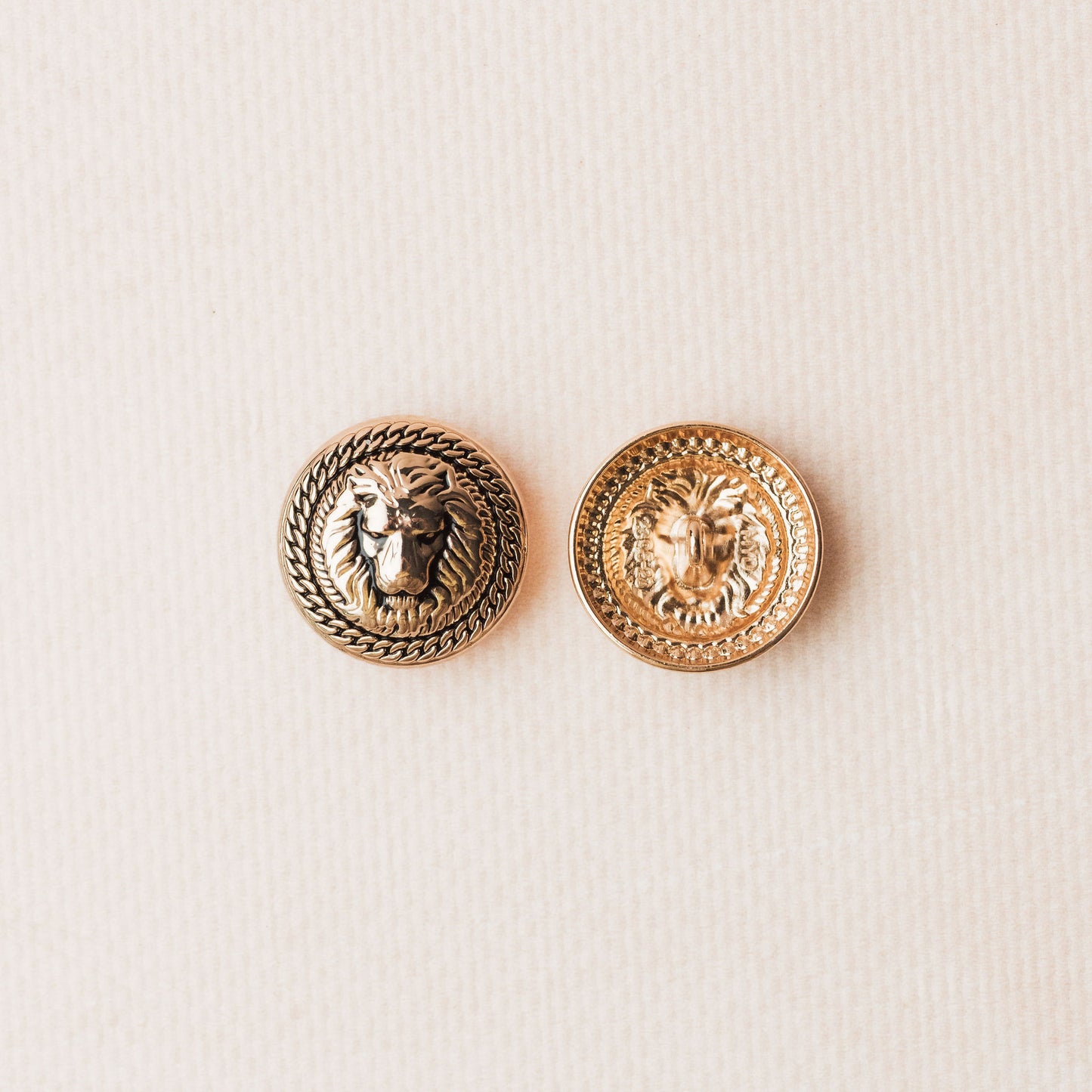 Metal buttons