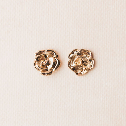 Metal buttons