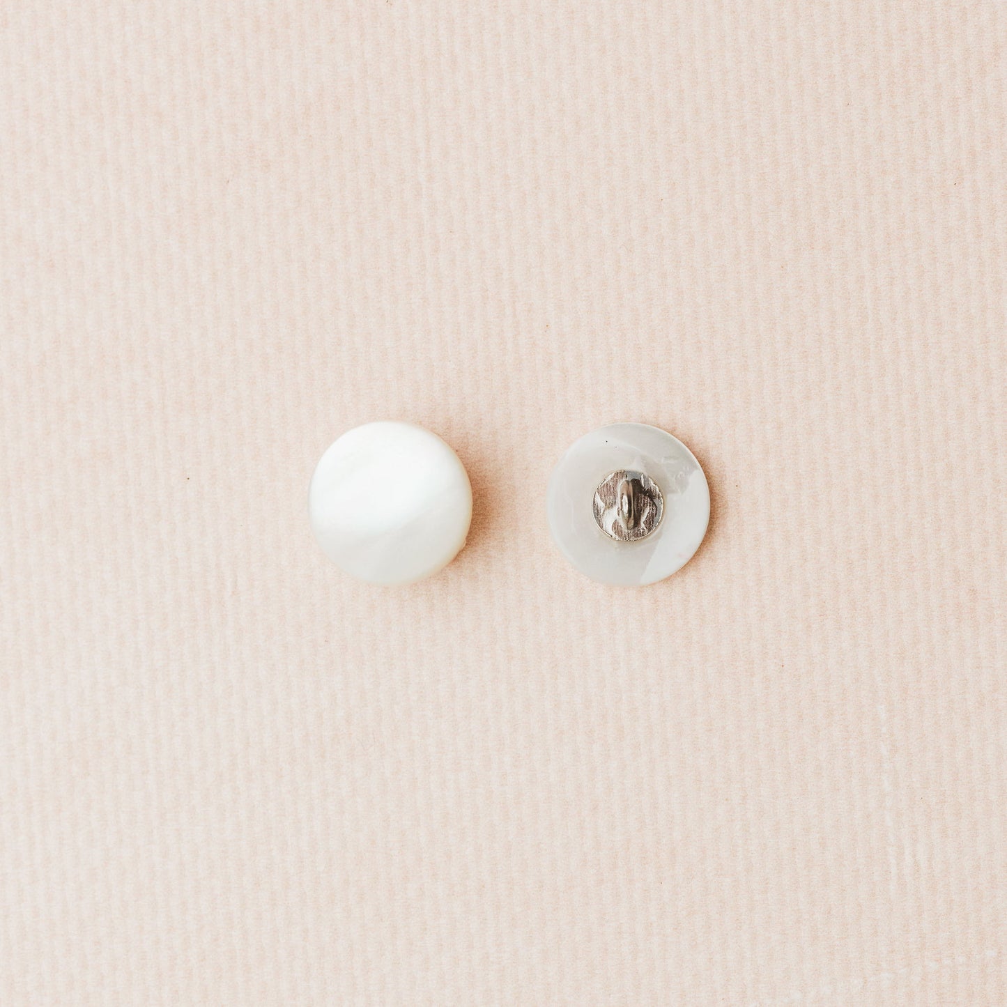Pearl/shell buttons