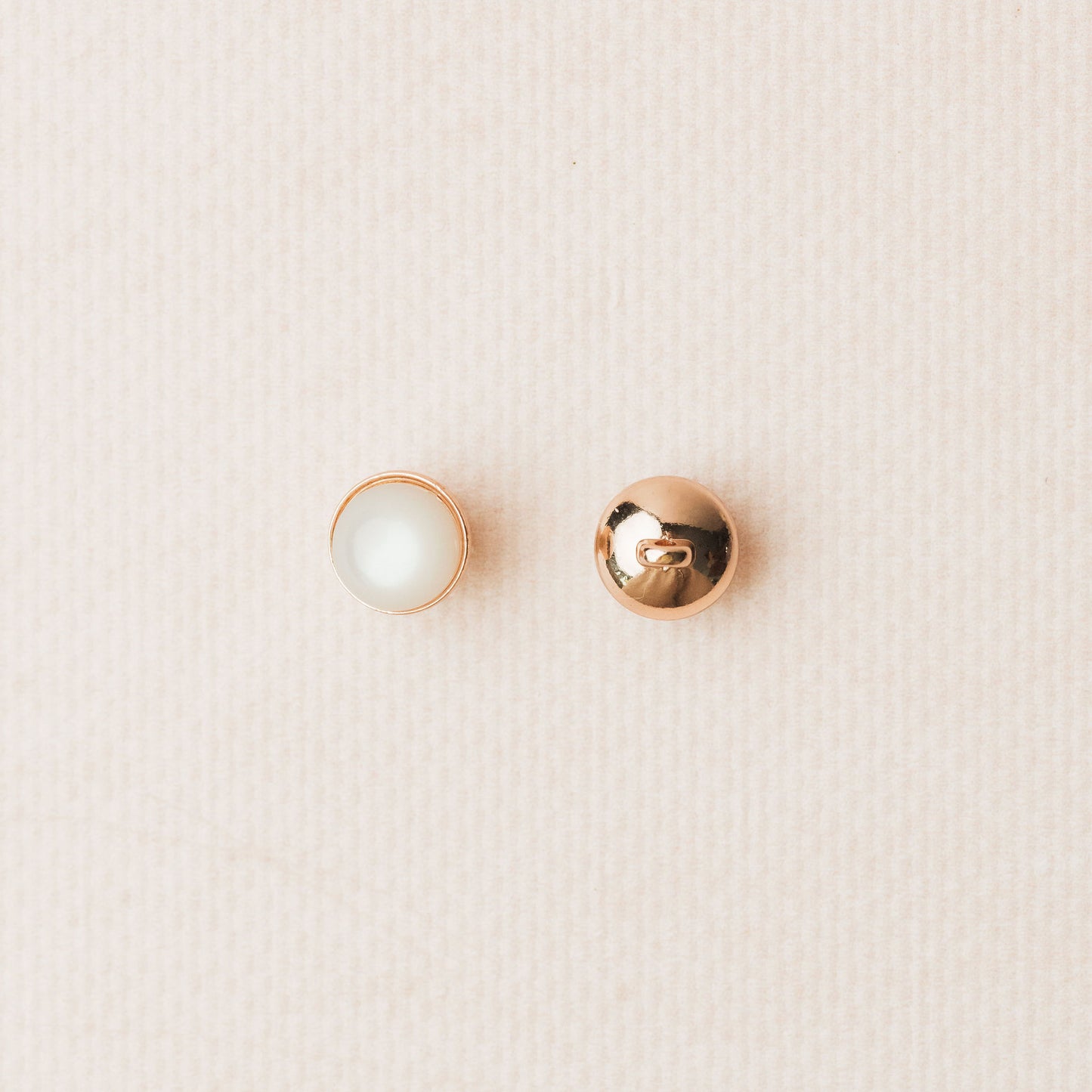 Pearl/shell buttons