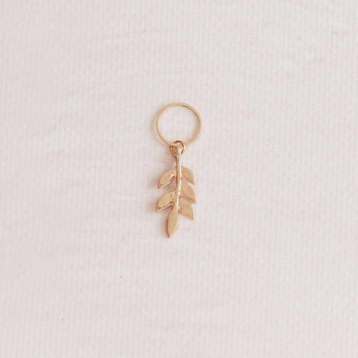 Gold knittinngmarker shaped like a leaf
