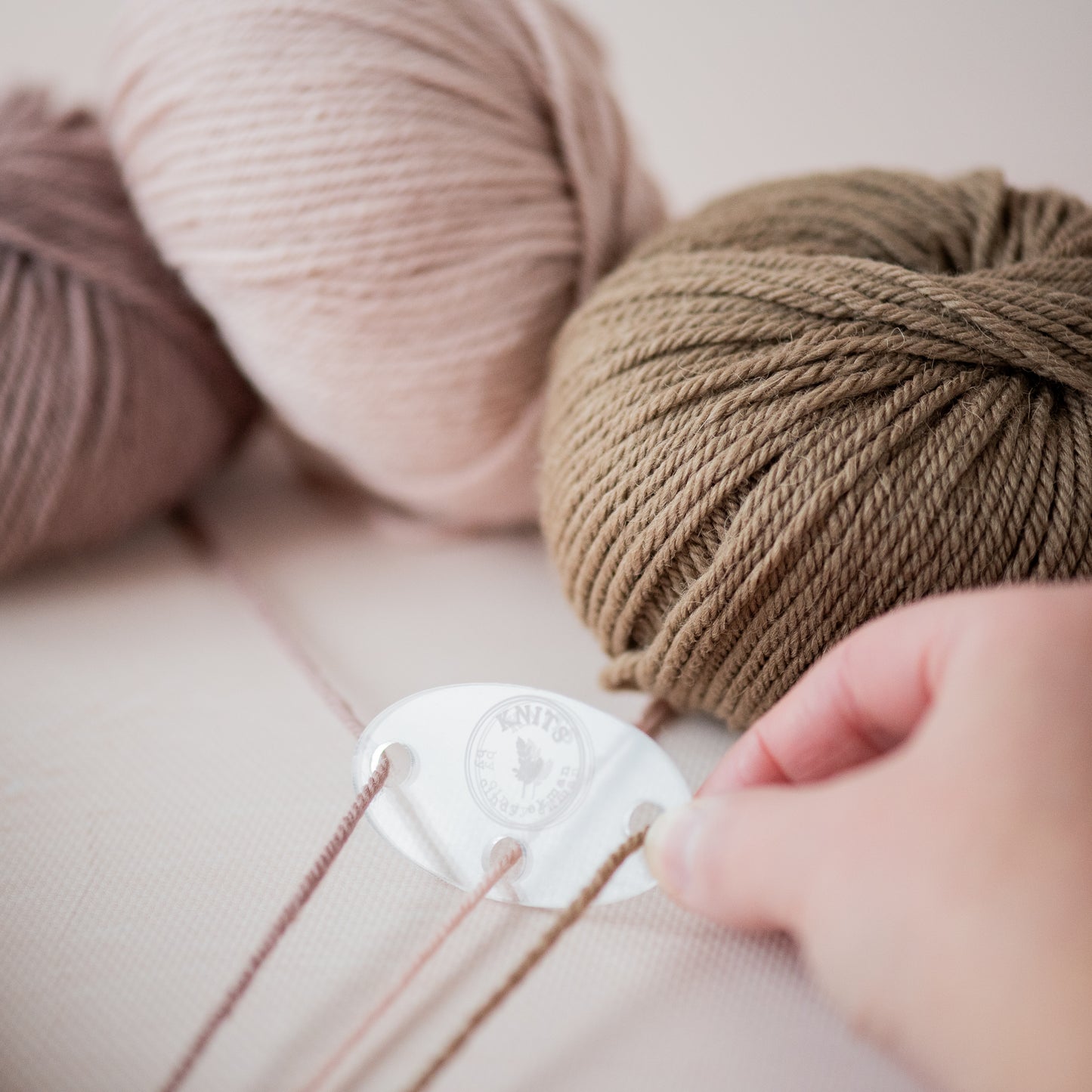tree colour yarnballs that are threaded into the yarn guide plate